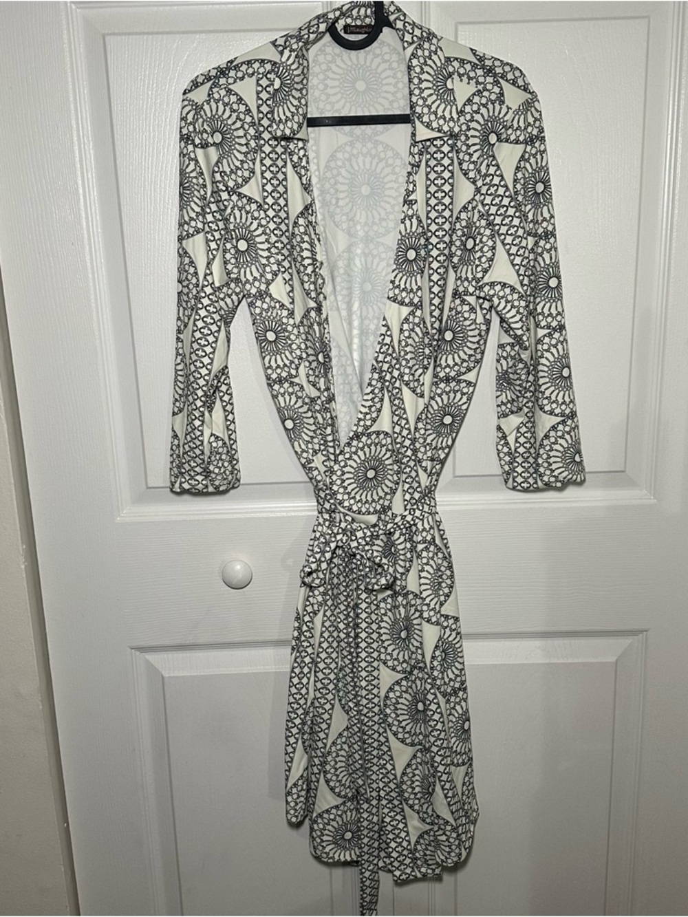 J. McLaughlin Lila Catalina Cloth Medallion Wrap Dress Black White Medium